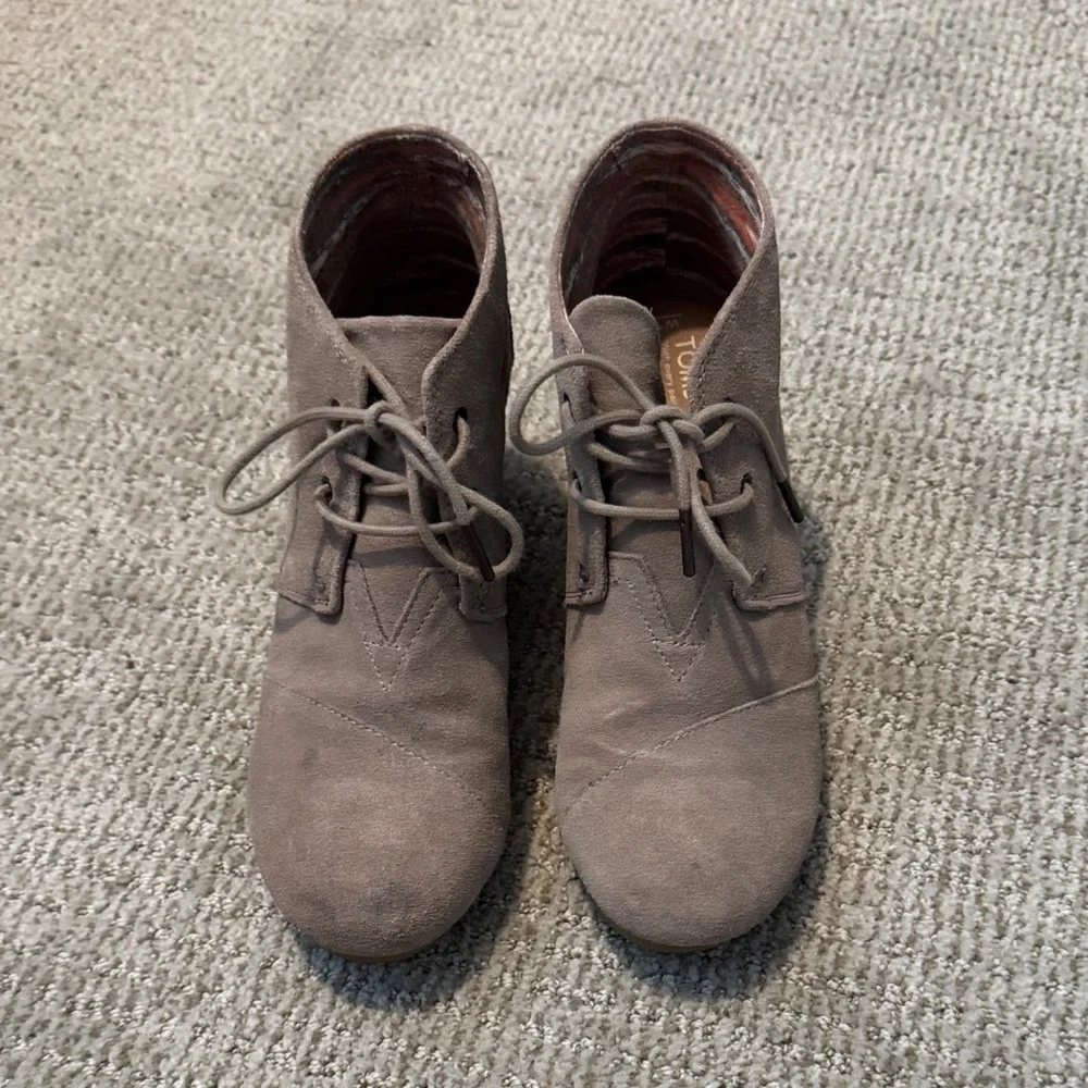 Toms Men's Taupe Suede Chukka Boots